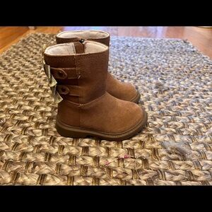 Toddler Uggs size 7.